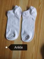 Vente en gros de chaussettes en coton bon marché, chaussettes bateau respirantes de couleur unie, chaussettes courtes absorbant la sueur pour hommes avec logo