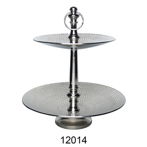 ที่วางเค้กโลหะเงินทรงกลมพร้อมที่จับสำหรับงานแต่งงานและงานวันเกิดดีไซน์ใหม่ทำด้วยมือไม่เหมือนใคร - Product Image 2