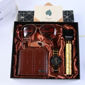 Coffret Cadeau 7 Pièces : Montre, Tondeuse à Cheveux, Portefeuille, Lunettes <span class=keywords><strong>de</strong></span> Soleil en Alliage Acier Inoxydable et Similicuir – Idéal pour <span class=keywords><strong>la</strong></span> <span class=keywords><strong>Fête</strong></span> <span class=keywords><strong>des</strong></span> <span class=keywords><strong>Pères</strong></span> et <span class=keywords><strong>la</strong></span> Journée <span class=keywords><strong>de</strong></span> l'Homme - Product Image 3
