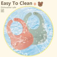 Bavoirs pour bébé en silicone imperméables sans BPA, nouveau design, forme d'ours personnalisée, options colorées, vente en gros, fermeture à bouton pression pour maternité