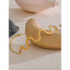 Jinyue 4831 nuovo arrivo collana a catena a onde d'oro impermeabile 316L in acciaio inox in metallo girocollo collana per le donne gioielli - Product Image 5