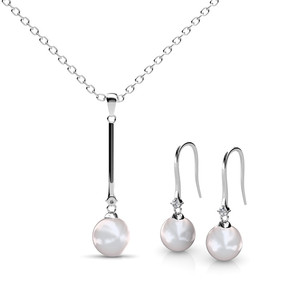 Ensemble <span class=keywords><strong>d</strong></span>'escargots Ensemble combiné <span class=keywords><strong>collier</strong></span> <span class=keywords><strong>et</strong></span> <span class=keywords><strong>boucles</strong></span> <span class=keywords><strong>d</strong></span>'<span class=keywords><strong>oreilles</strong></span> à la mode orné de cristal <span class=keywords><strong>Swarovski</strong></span> Daisini Ensemble de bijoux en perles plaquées or 18 carats - Product Image 1