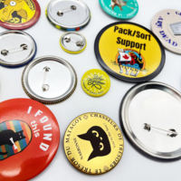 Boutons Badge Pin Forme Ronde Personnalisé JO-EY-30 En Métal Fer Blanc Dessin Animé Logo
