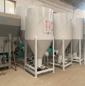 China Farm Vertical Grinding <strong>Mixer</strong> 500kg 1000kg 2000kg Corn Soybean Rice Grinding <strong>Mixer</strong> Chicken Feed <strong>Mixer</strong> - Product Image 1