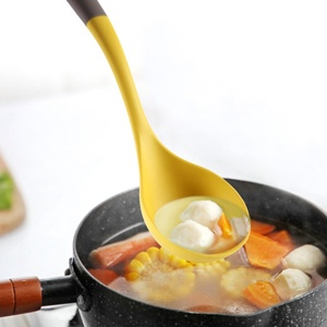 Ensemble de 7 ustensiles de cuisine en silicone, spatules et cuillères, avec support - Product Image 4
