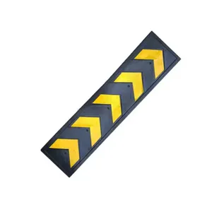 橡胶导板地下车库，带脚线反光导向标志和交通设施安全标志
