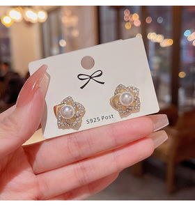 Nuovi <span class=keywords><strong>Orecchini</strong></span> alla Moda <span class=keywords><strong>con</strong></span> Perle e Diamanti, <span class=keywords><strong>Orecchini</strong></span> a Rosa di Alta Qualità, Versatili ed Esagerati per Donne - Product Image 4