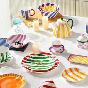 Service de table moderne de <span class=keywords><strong>luxe</strong></span> LovingHome Nordic, assiettes à dessert en porcelaine à rayures colorées personnalisées, bol, théière - Product Image 1