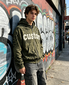 Sweat à capuche zippé pour homme personnalisé, style vintage délavé à l'acide, imprimé léopard, coupe oversize, avec lettres appliquées effet usé, style streetwear - Product Image 3