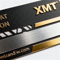 Cartes de visite professionnelles de luxe personnalisées noires avec estampage à chaud, bordure dorée en feuille d'or, bordure dorée, hologramme argenté laser, découpe