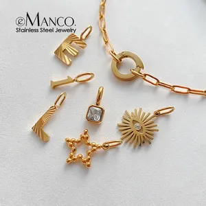 สร้อยข้อมือ EManco DIY แบบหลายจี้ ดีไซน์คลาสสิก ของขวัญสำหรับผู้หญิง ทำจากสแตนเลสสตีล สีทอง ไม่ลอก ปรับขนาดได้ พร้อมจี้ตัวอักษร ดาว และดวงตาป้องกันภัย - Product Image 1