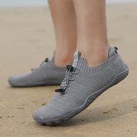 Nouvelles chaussures de sport aquatiques respirantes, ultra-élastiques, en tissu volant léger, séchage rapide, durables, pour la natation, la plage et le fitness, prêtes à être expédiées