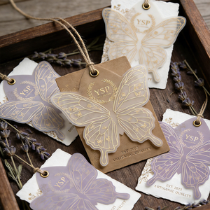 Etichetta di Lusso Personalizzata a Forma di <span class=keywords><strong>Farfalla</strong></span> in Carta Velina con Stampa in Lamina d'Oro per Boutique, Abbigliamento, Matrimoni, Regali e Branding - Product Image 1