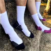 Chaussettes rembourrées en coton Oem Custom Black White Socks Unisex Cotton