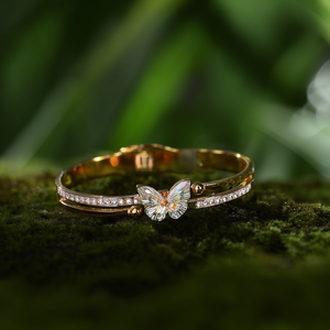 Brazalete de moda en acero inoxidable 316L con baño de oro PVD, diseño de mariposa con cristales para mujer - Product Image 3