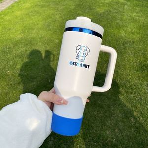 Mug de voyage en acier inoxydable avec revêtement en poudre gravé au laser, prêt à être expédié, bleu plaqué sous le dessus, isotherme, 40 oz, avec poignée - Product Image 4