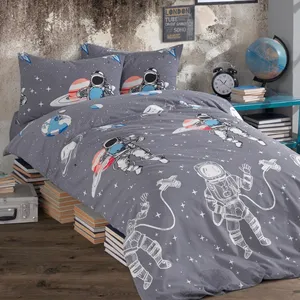 Parure de lit Karden Flower en coton uni, motif Astronaut, 160x220cm, gris - Product Image 1