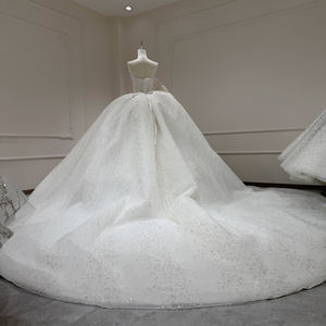 ชุดแต่งงานทรงบอลกาวน์ยาวประดับคริสตัล ลูกไม้ลายดอกไม้ ปักเลื่อมวิบวับ แบบไร้สายรัดไหล่ รุ่น XX69 โมเดิร์น - Product Image 3