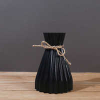 Vase en plastique au design minimaliste et moderne de style européen, avec taille définie et fermeture créative en corde de jute