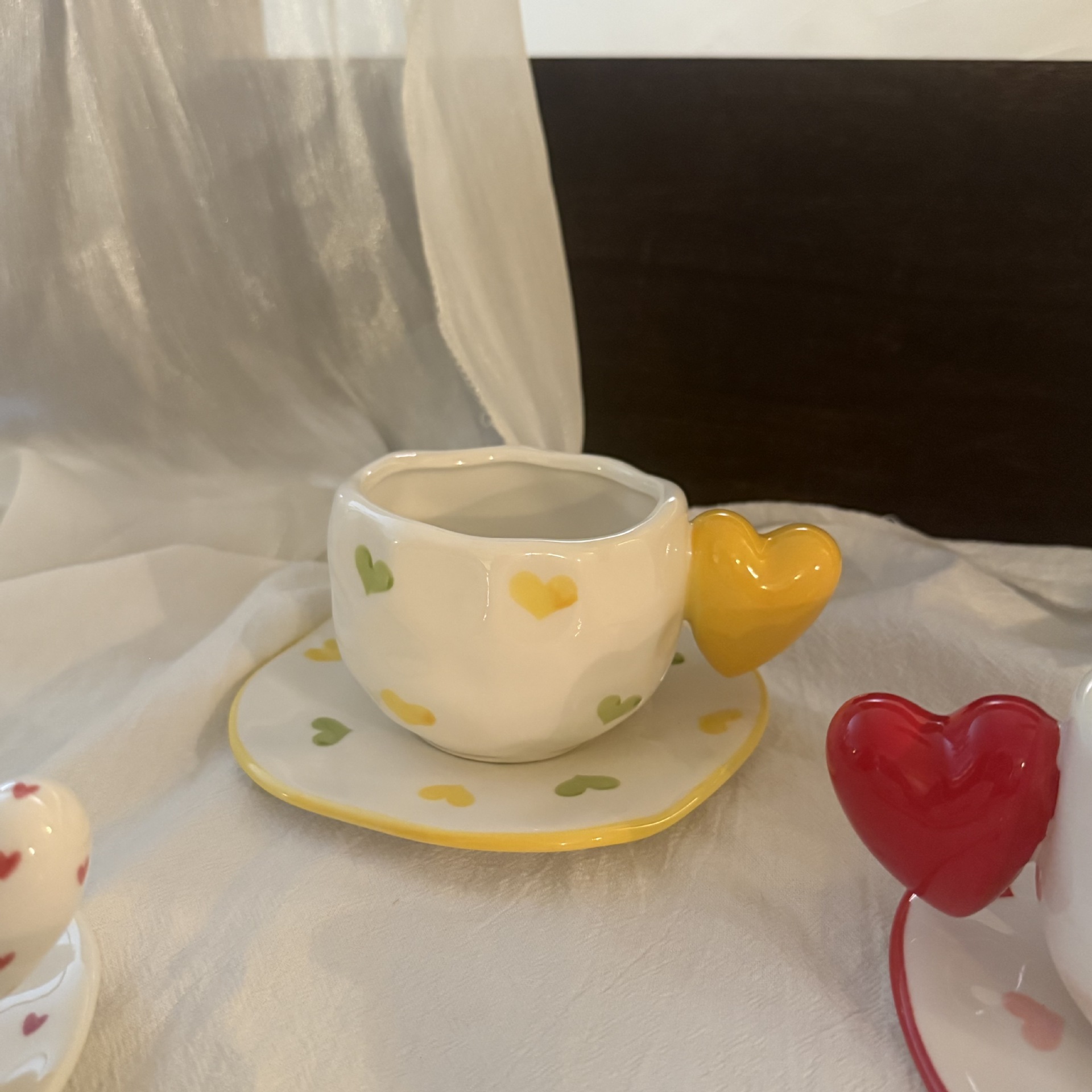 Taza de amor amarilla, plato de 300 ml, 16 cm.