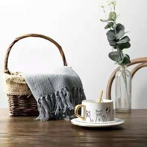 <span class=keywords><strong>Tasse</strong></span> à <span class=keywords><strong>expresso</strong></span> et soucoupe en porcelaine pour chats à rebord doré européen personnalisé, cadeau d'affaires avec couvercle pour l'eau - Product Image 1