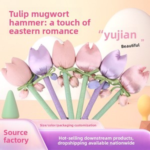 Marteau de <span class=keywords><strong>massage</strong></span> aux herbes de <span class=keywords><strong>tulipe</strong></span> et d'armoise avec fonction musicale - Cadeau de bien-être pour le tapotement des méridiens et la moxibustion - Vente en gros pour les fêtes - Product Image 2
