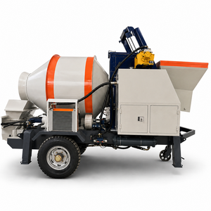 Pompe à béton mobile stabilisée Corey avec tambour mélangeur rotatif et alimentation par trémie sur roues pour projets de logement rural - Product Image 2