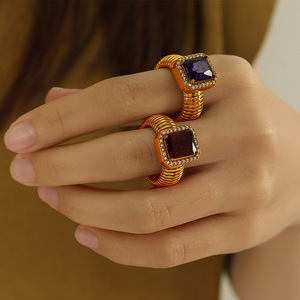 แหวนเพชรทรงเรขาคณิต ชุบทอง 18K ไทเทเนียมสตีล ประดับเพชรแบบ Pave Setting เครื่องประดับสำหรับงานปาร์ตี้ ใช้ได้ทั้งชายและหญิง - Product Image 4