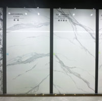 Dalles de pierre frittée Book Match 160x320cm, finition satinée mate, pour la décoration murale et de sol intérieure des centres commerciaux, salons et halls.