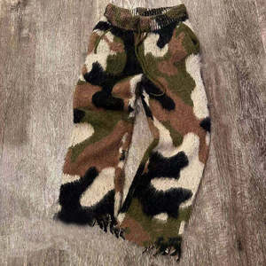 <span class=keywords><strong>Pantalon</strong></span> de survêtement personnalisé <span class=keywords><strong>en</strong></span> mohair imprimé camouflage <span class=keywords><strong>en</strong></span> laine surdimensionné cordon de serrage Streetwear Fluffy Graphic Knit Track Sweat Flare <span class=keywords><strong>pantalon</strong></span> <span class=keywords><strong>en</strong></span> mohair pour hommes - Product Image 1