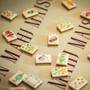 Tuiles de Mahjong Américaines Peintes à la Main Jaune Luxe Paris, 160 Pièces, 3 Couches Acryliques avec Tapis en Néoprène de 33 Pouces, Maison Mahj Tiles - Product Image 2