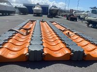 Plateforme flottante modulaire en plastique PE, ponton flottant pour le stationnement et l'amarrage de jet-skis et de bateaux