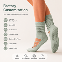Chaussettes de yoga et de Pilates antidérapantes à logo personnalisé, chaussettes de ballet à lanières, prix d'usine, marque privée, faible MOQ, chaussettes de sport en gros