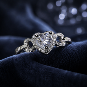 Anello Traforato a Forma di Cuore d'Angelo per Donne, Gioiello Elegante e Scintillante da Indossare sul Dito - Product Image 4