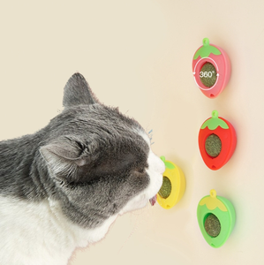 Nuova palla di erba gatta alla fragola che gira palla al gatto che lecca giocattoli divertenti per gatti - Product Image 1