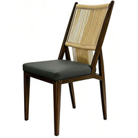 Ensemble table et chaises de restaurant de style rustique d'Asie du Sud-Est, chaises en bois massif tressées en corde pour salle à manger commerciale ou salon de thé