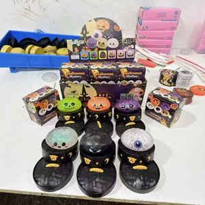 Venta al por mayor de fábrica: Caja misteriosa de Halloween con juguetes blandos personalizados de calabaza, globo ocular y purpurina para aliviar el estrés, a granel. - Product Image 3