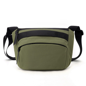 Sac bandoulière tendance en nylon de style japonais, grande capacité, imperméable, pour les loisirs et les trajets quotidiens - Product Image 1