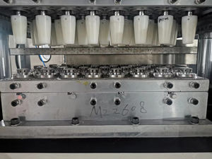 Machine entièrement automatique pour la fabrication de gobelets/assiettes/plats/couvercles jetables en PS/PET/PP/<span class=keywords><strong>PVC</strong></span>/HIPS avec pompe 20-35 cycles/min - Product Image 3