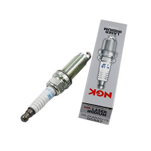 Bougies d'allumage NGK haute fiabilité, sans décalage, composants d'allumage automobile, performance constante au fil du temps - Product Image 1