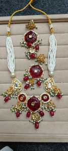 Tour de cou délicat avec des perles de jade de travail Pachi réglées à la main et un ensemble de Kundan de designer royal en alliage poli à l'or - Product Image 4