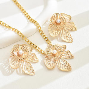 2025 New Wholesale High Quality Gold Toned Alloy Women's Vintage Floral Statement <b>Necklace</b> <b>Earrings</b> <b>Set</b> <b>Pearl</b> Accent Gift - Product Image 4