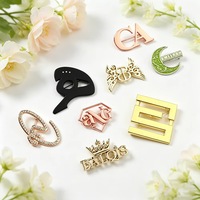 Broche et épingles de luxe personnalisées en alliage de zinc, à revers creux, faible MOQ avec épreuve numérique gratuite, pour vêtements