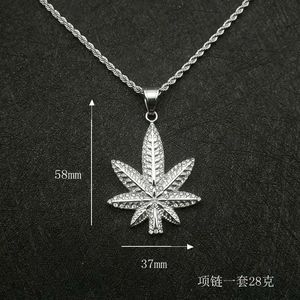 Collier pendentif feuille d'érable Hip Hop en acier inoxydable, plaqué or et argent, serti pavé, bijou unisexe, cadeau - Product Image 2