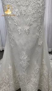 Aurtertx Bride <span class=keywords><strong>SARAY</strong></span> Abito da Sposa Classico a Maniche Lunghe con Scollo a Barca, Interamente in Pizzo, Stile Sirena, con Applicazioni in Pizzo Francese e Strascico a Cappella - Product Image 6