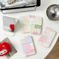 Miroir de maquillage de voyage miniature adorable avec un design rose tendance, miroir pliable, outil de beauté décoratif charmant pour fille