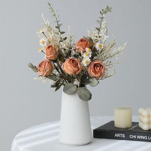 Bouquet Artificiale di Rose e Piccole Margherite in Seta, Composizione Floreale per Soggiorno, Tavolo da Pranzo/Caffè, Accessori per <span class=keywords><strong>Fotografia</strong></span>, <span class=keywords><strong>Arte</strong></span> Floreale - Product Image 1