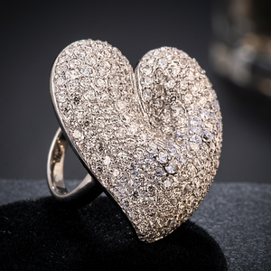 Bague de cocktail en forme de cœur pour femme R Art Palace, argent 925 plaqué rhodium, sertissage pavé de cristaux, bijoux de luxe - Product Image 1