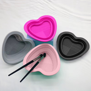 Herramientas de maquillaje facial, envío rápido, portátil, en forma de corazón, cepillo de maquillaje de silicona, estera limpiadora, herramientas de maquillaje plegables, cuenco de limpieza - Product Image 1