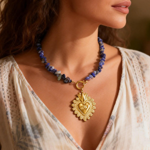 Collar de acero inoxidable con colgante de corazón de piedra natural y diseño de ojo turco para viajes y uso diario. - Product Image 1